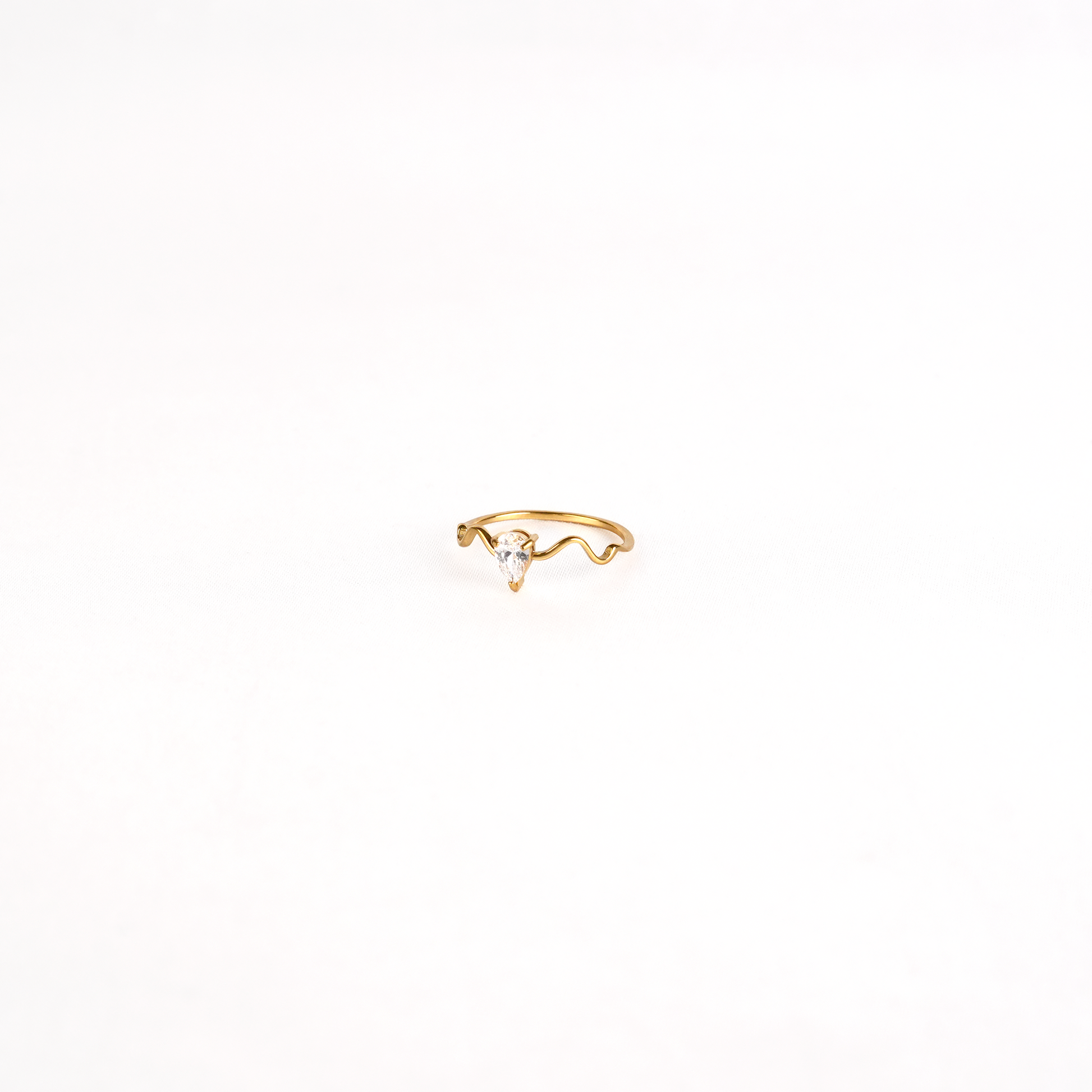 Minimal Zircon Gold Ring