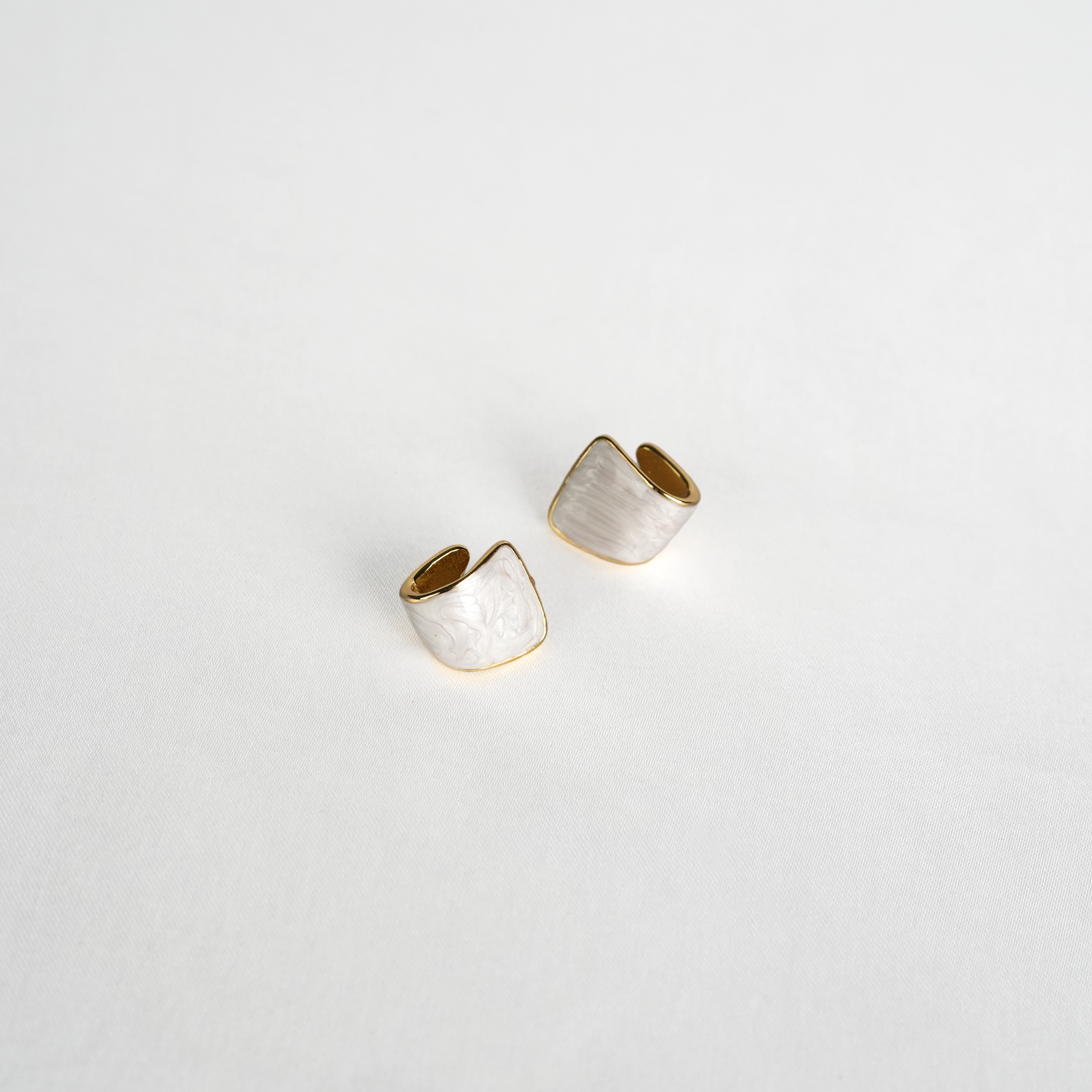 Ivory U-Curve Earring Set