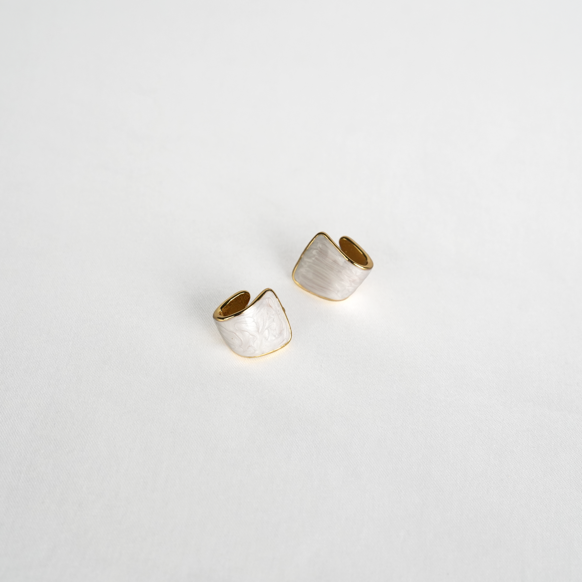 Ivory U-Curve Earring Set
