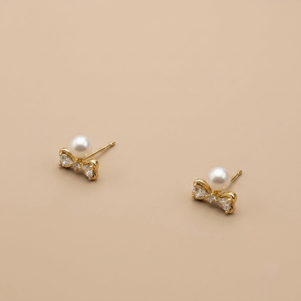 Mini Heart Pearl Earrings – Gold view 1