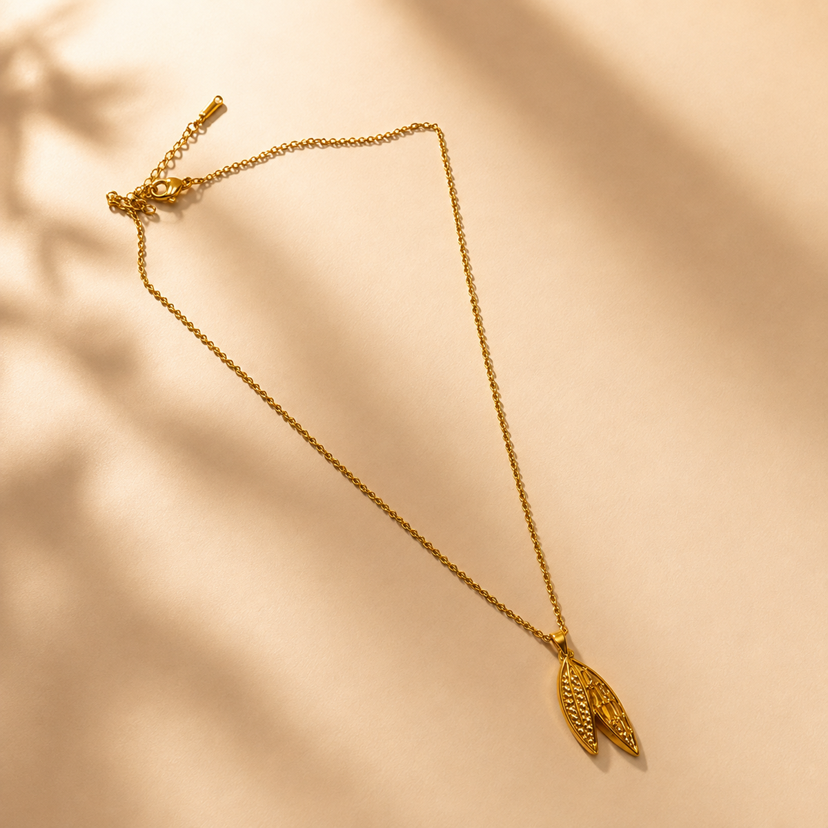 Leafy Chain Pendant – Gold view 5