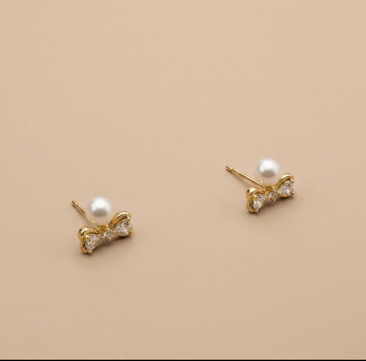 Mini Heart Pearl Earrings – Gold view 4