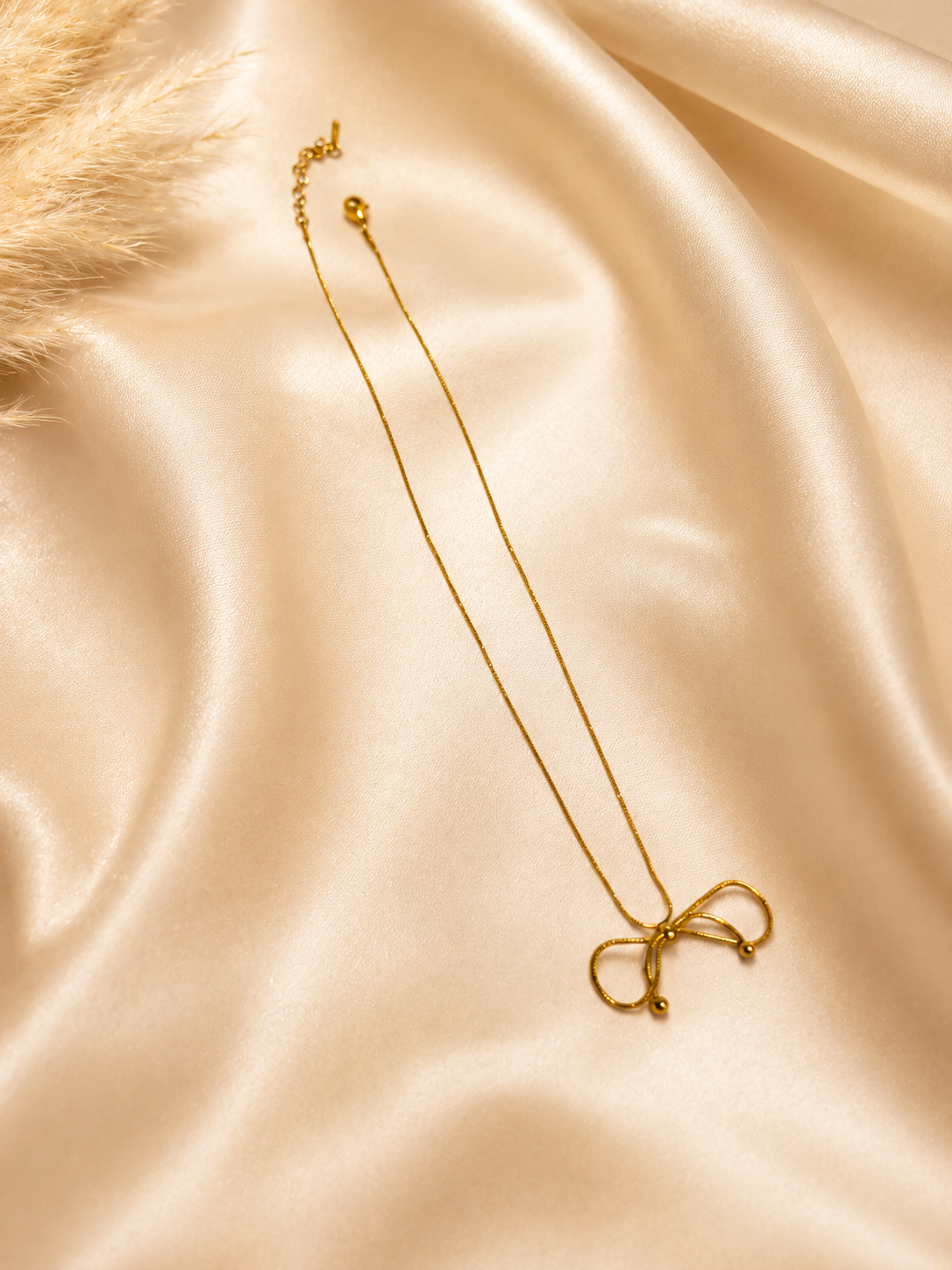 Bow Shaped Chain Pendant – Gold view 6
