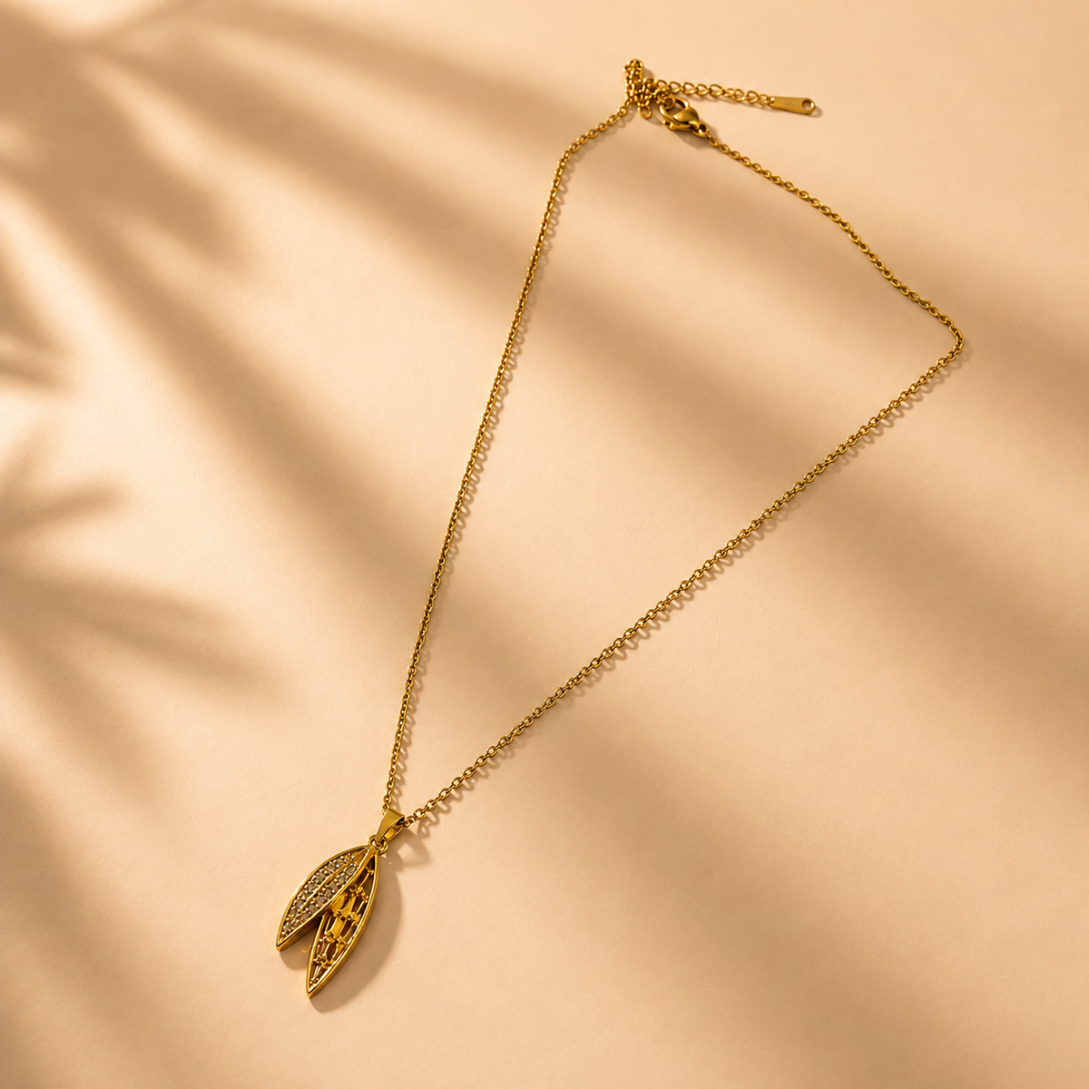 Leafy Chain Pendant – Gold view 2