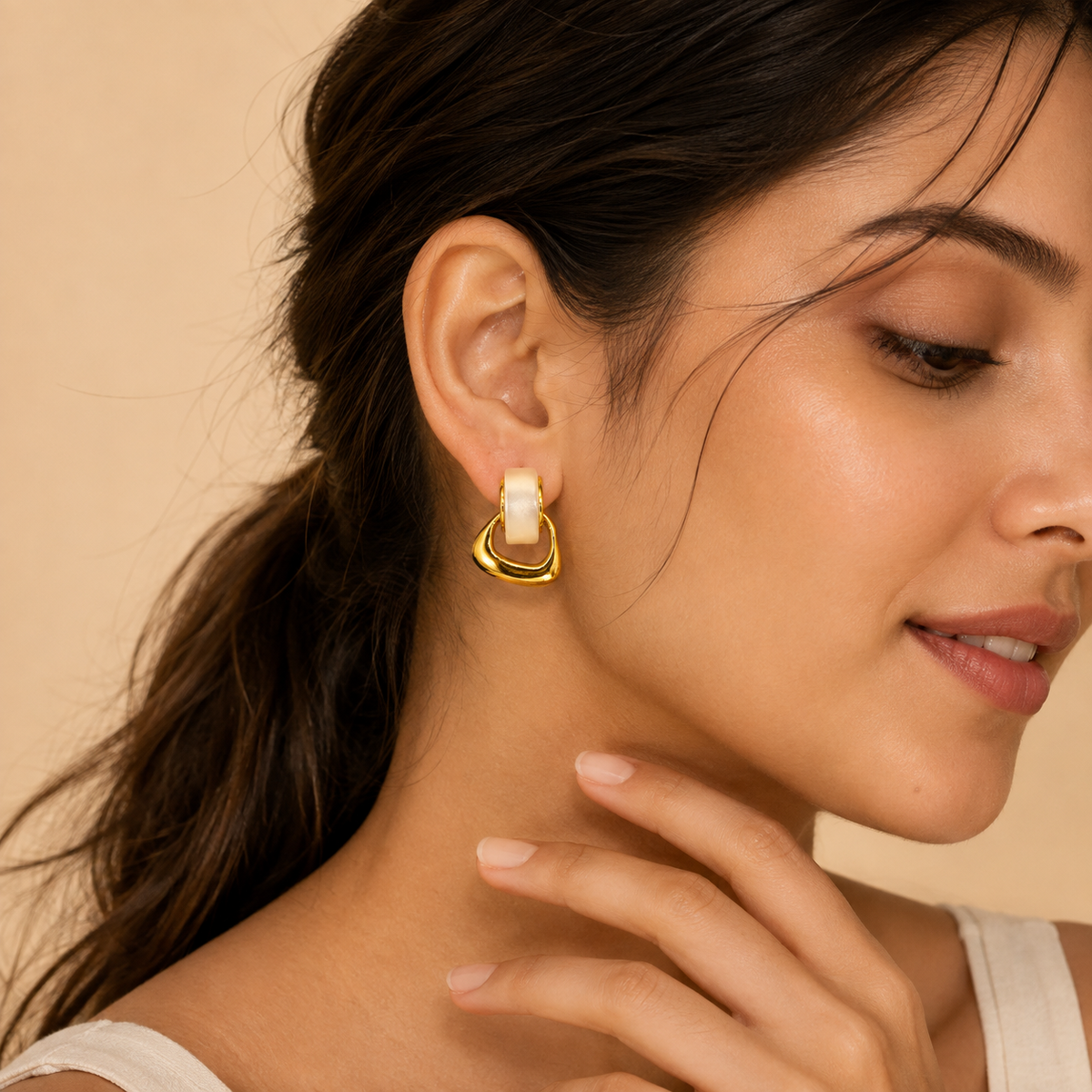 Stylish Drop Earrings – Gold view 3