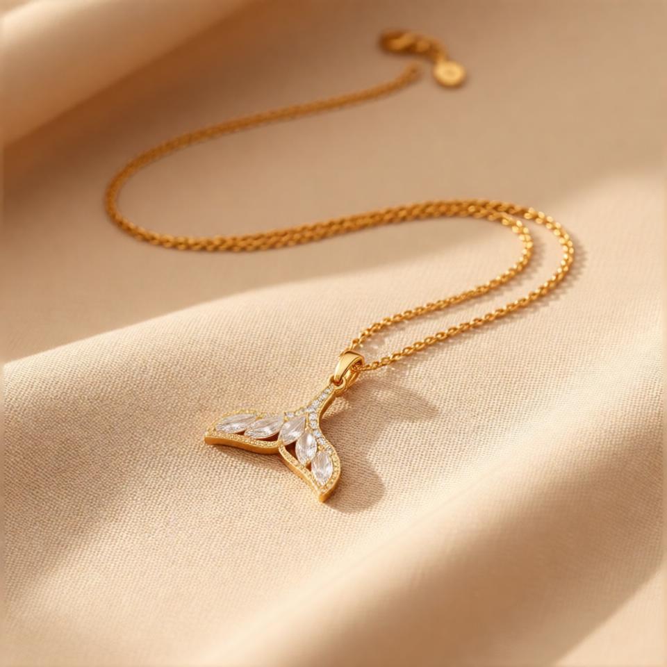 Fin Chain Pendant – Gold view 5