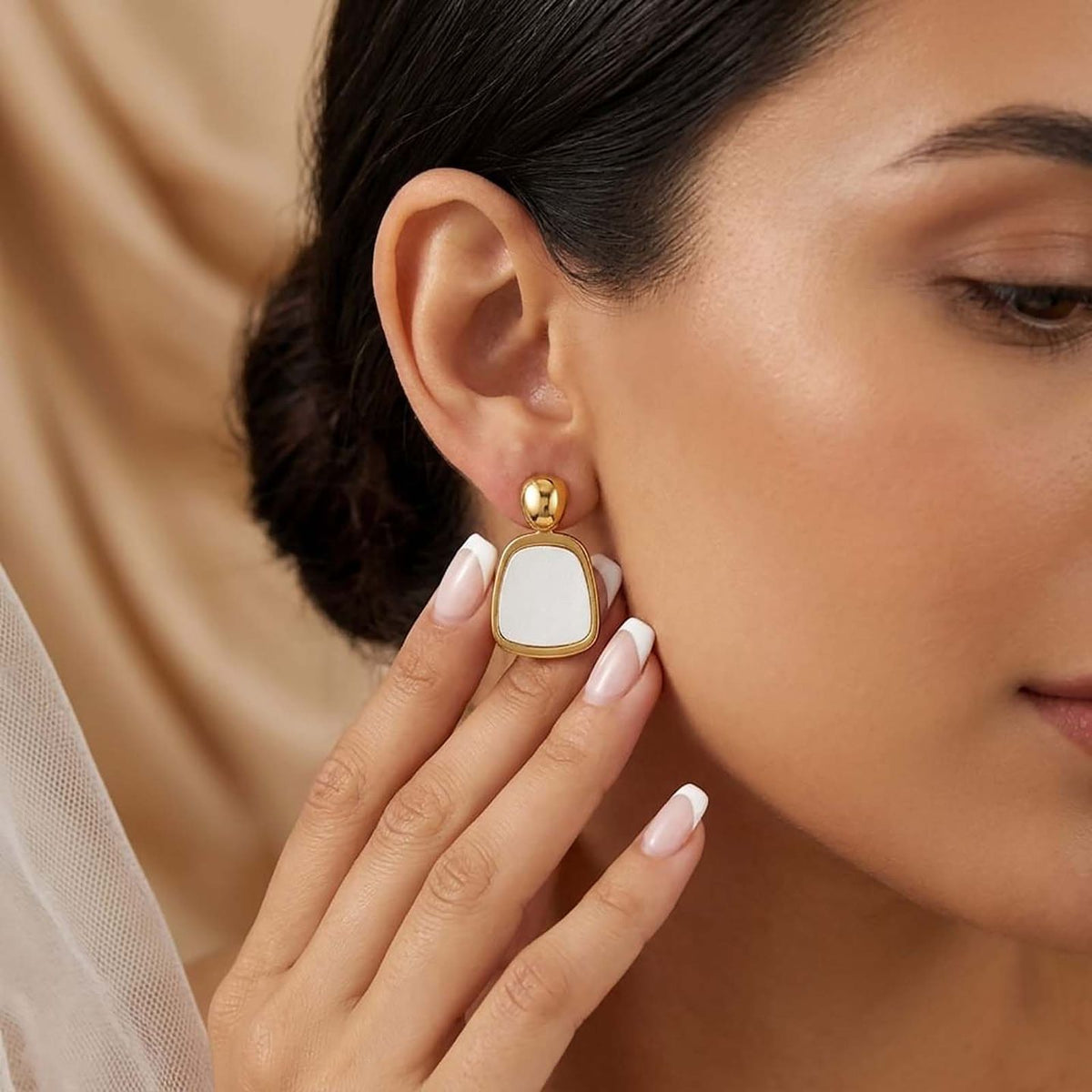 Open Frame Earrings – Gold view 1