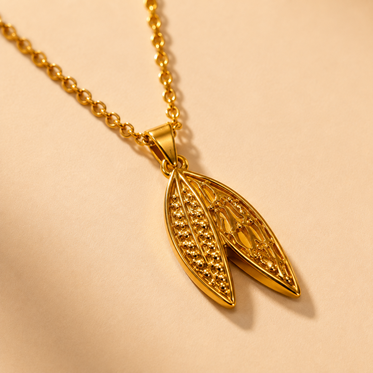 Leafy Chain Pendant – Gold view 4