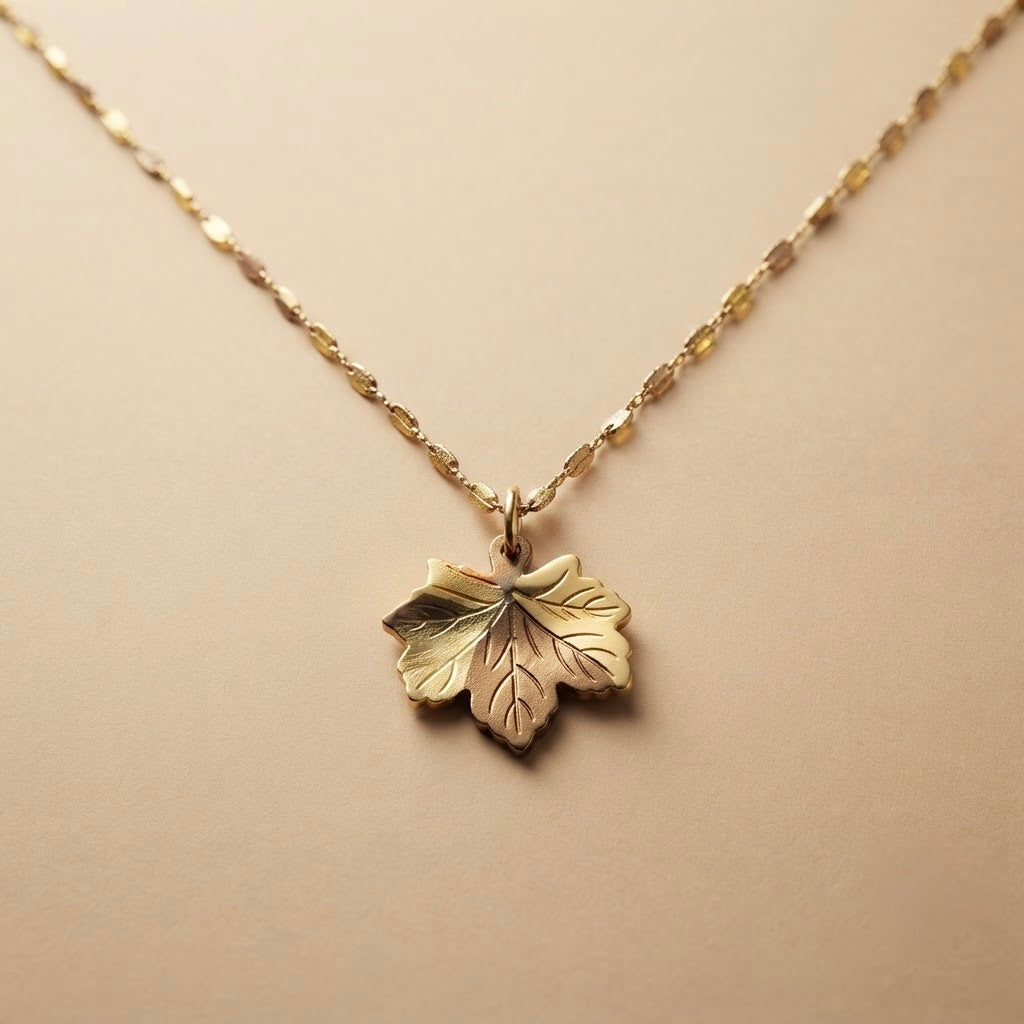 Leafy Fancy Chain Pendant detail view 3