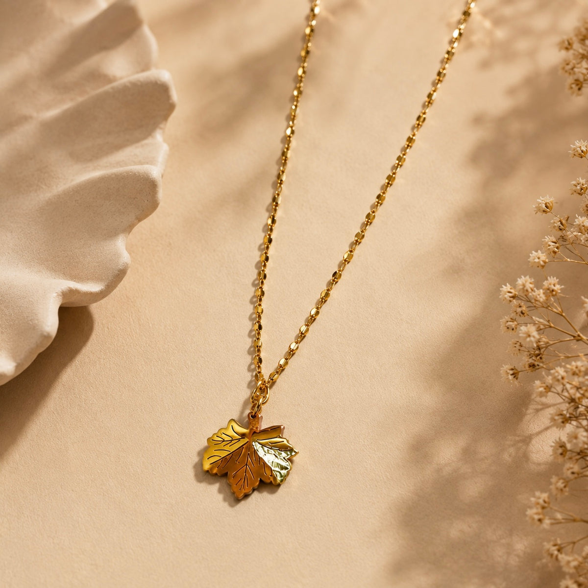 Leafy Fancy Chain Pendant detail view 5