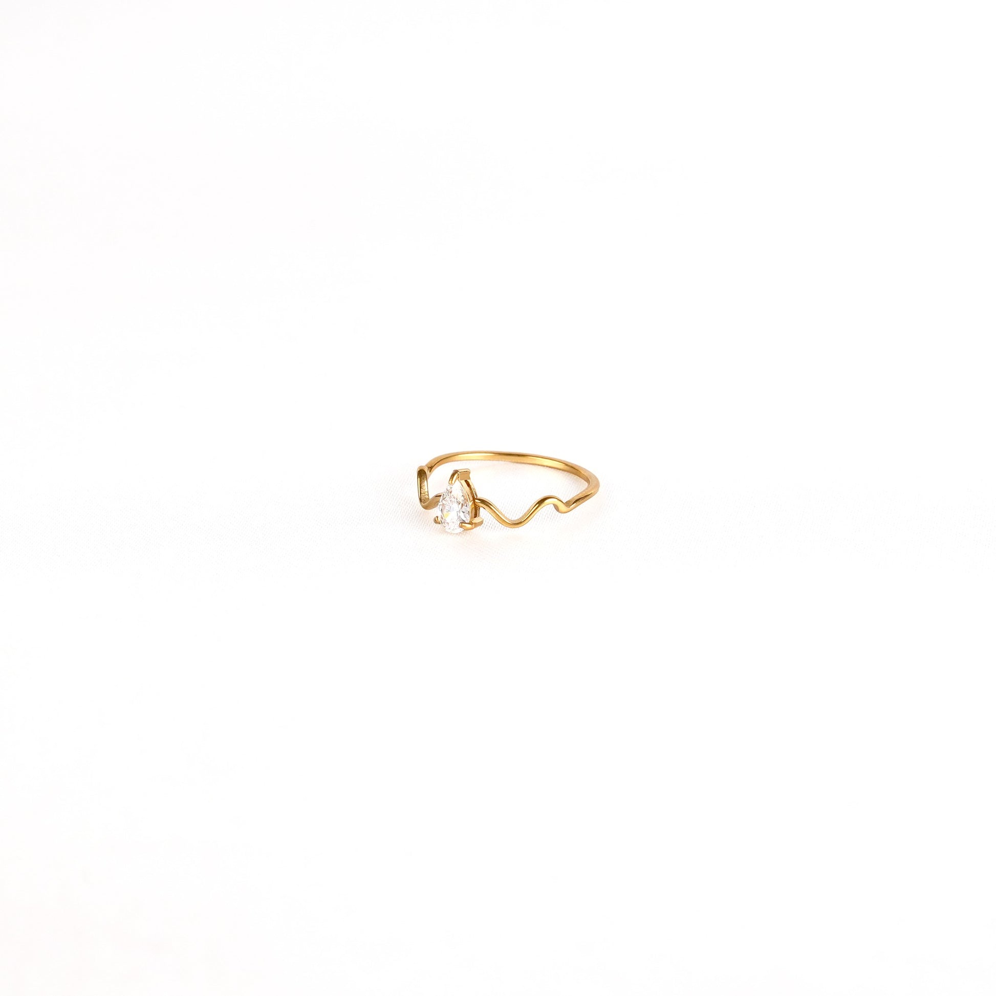 Minimal Zircon Gold Ring